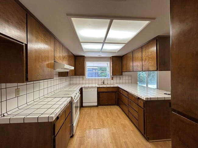 Building Photo - Custom Home!