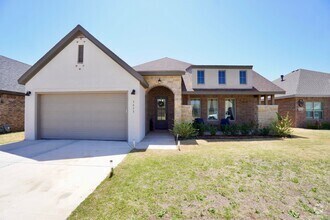 Building Photo - 4 Bedroom 2 bath in Hatton Place!