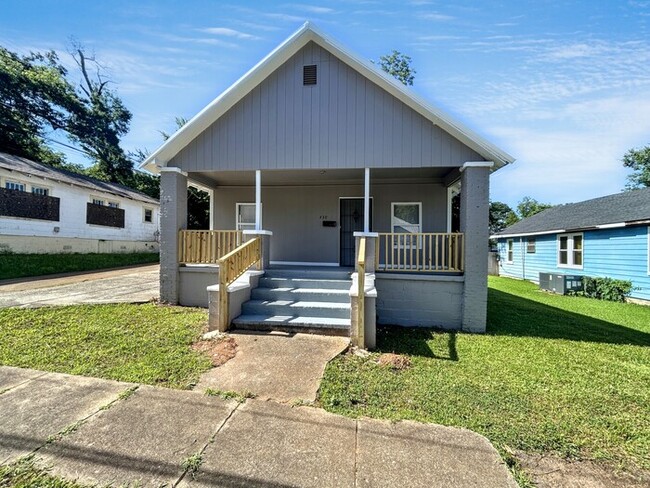 Primary Photo - 430 Center St