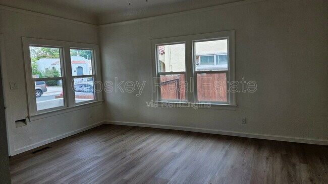 Building Photo - 1346 Redwood St