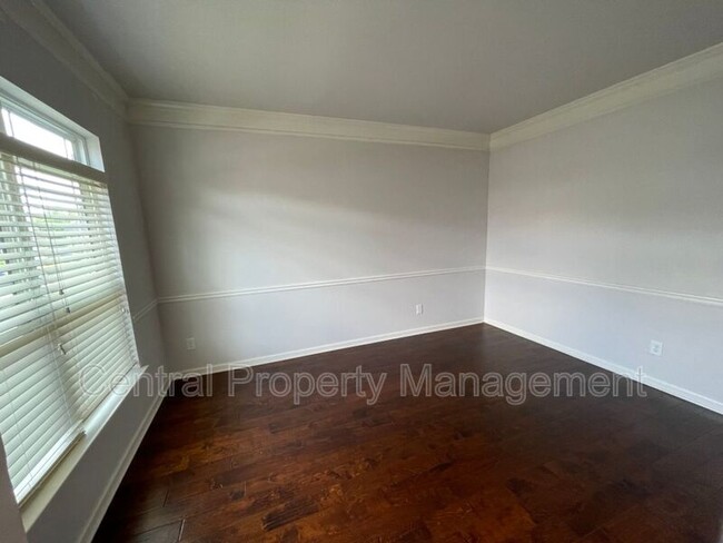 Building Photo - 514 W Holloway Dr