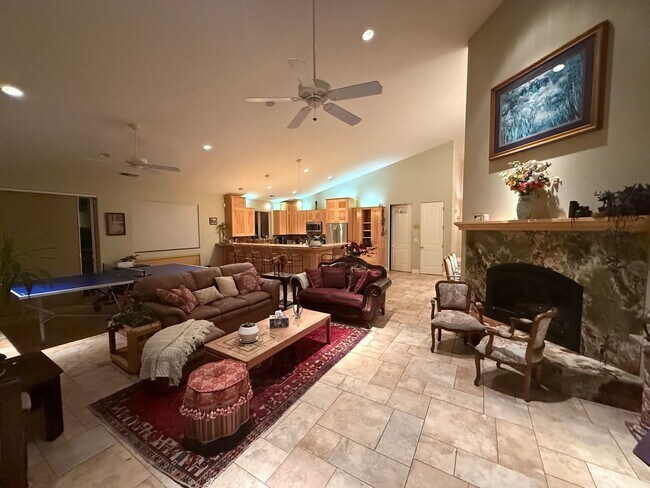 Building Photo - Luxury Home with 180 Degrees Lake Views