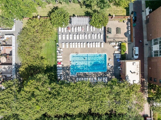 Building Photo - 42 8th St