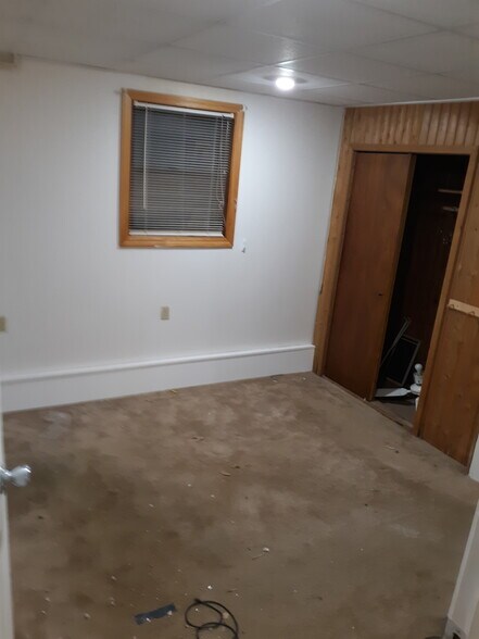 downstairs bedroom - 92 Smithfield Rd