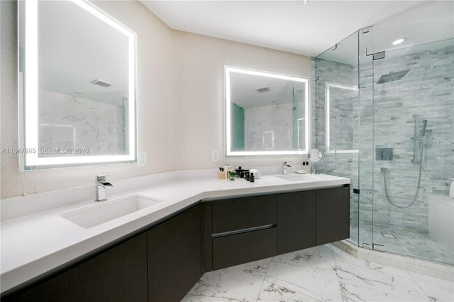 Building Photo - 851 NE 1st Ave