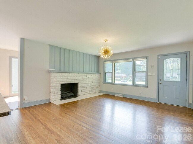 Building Photo - 3921 Sheffield Dr