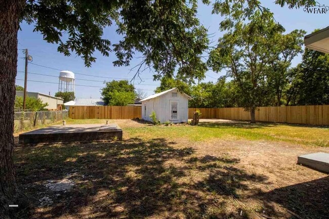 Building Photo - 207 E Ida Ave