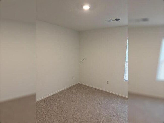 Building Photo - 43 Remington Ln