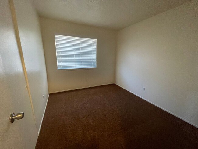 Building Photo - Hesperia-Refurbished- 3 Bedrooms, 2 Bathro...