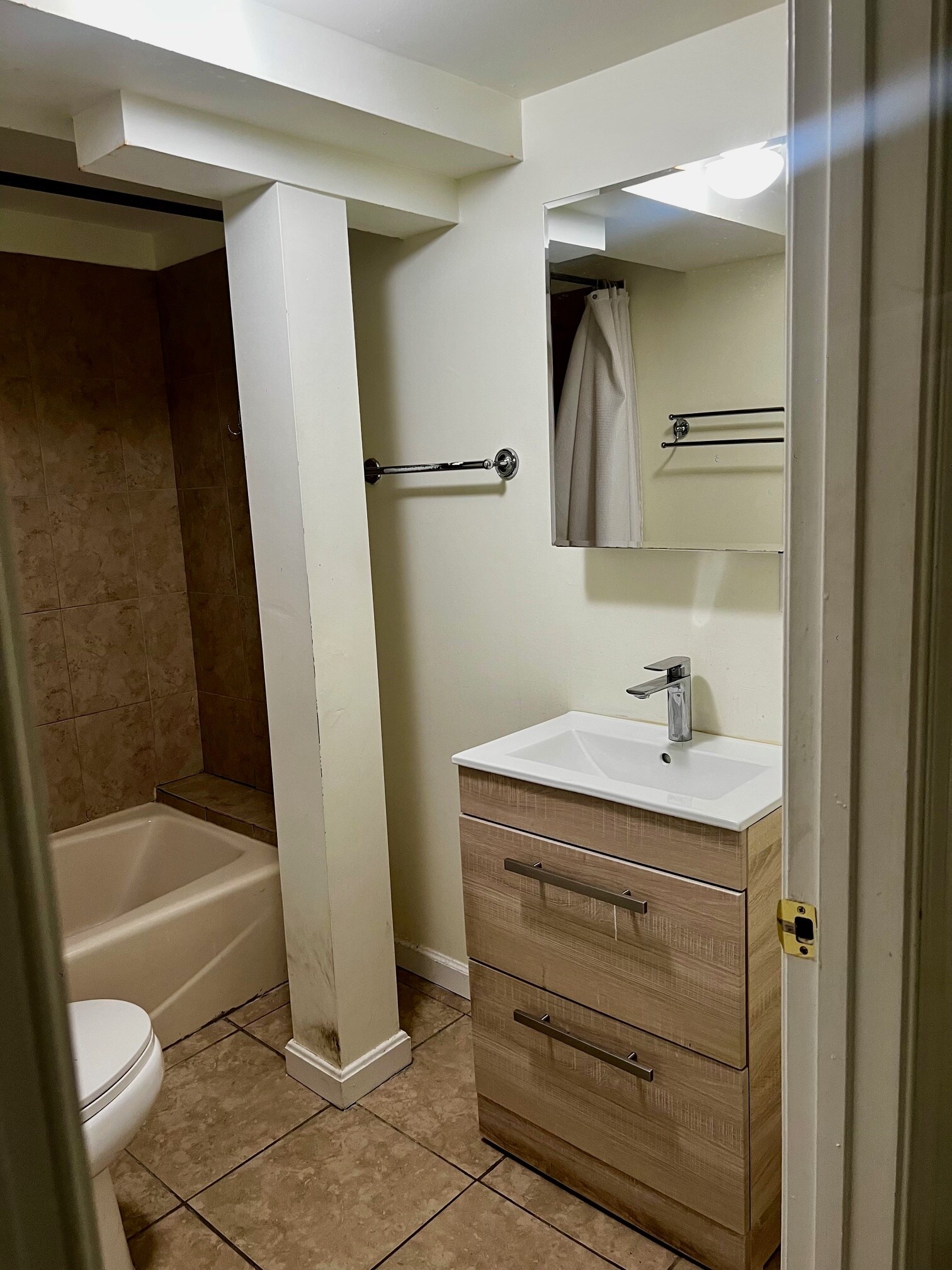Bathroom - 1830 Ontario Pl NW