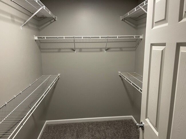 Building Photo - Large Downtown Condo