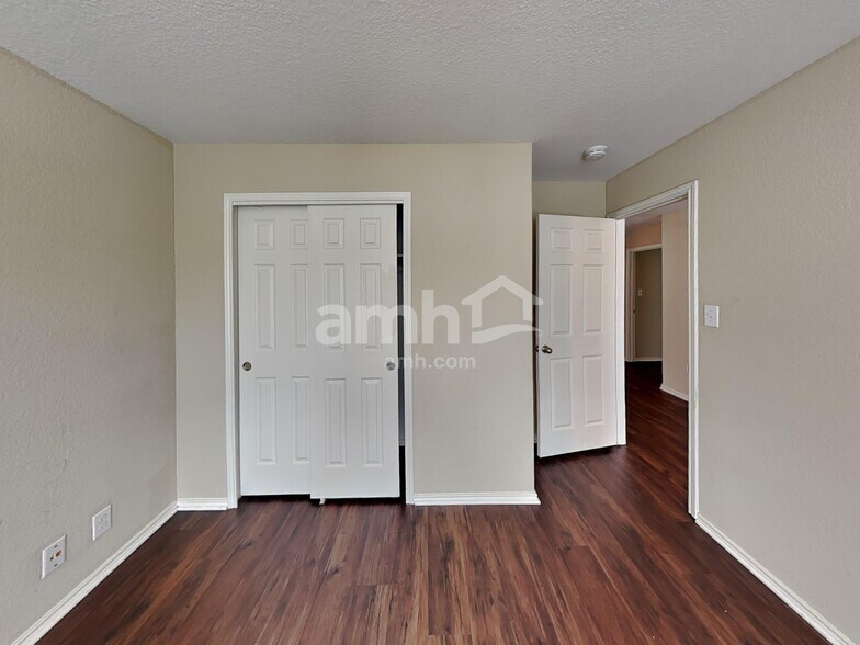 Building Photo - 12139 Karnes Way