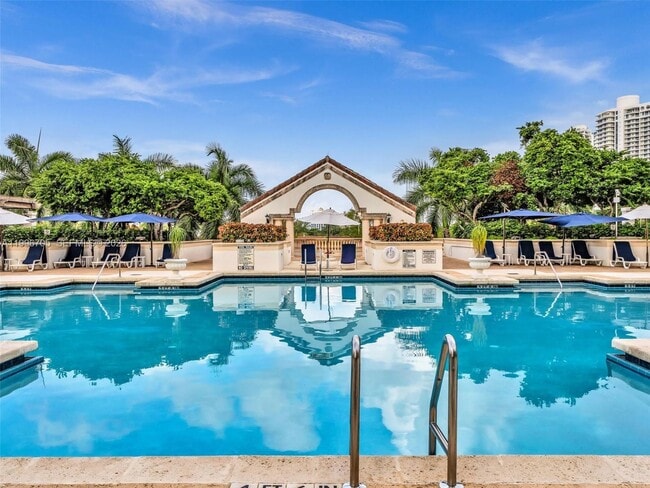 Building Photo - 2000 Island Blvd