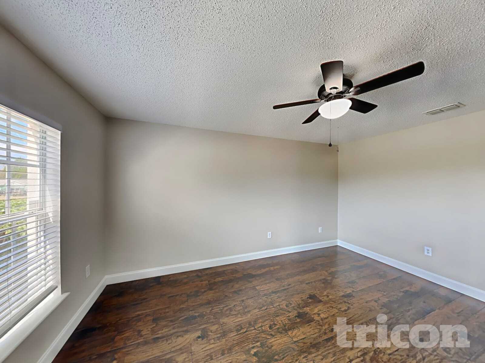 Building Photo - 13561 Linden Dr