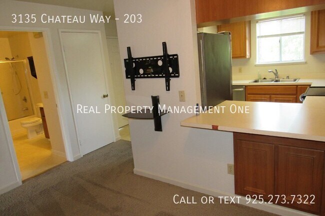 Building Photo - 3135 Chateau Way