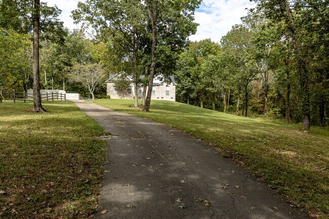 Building Photo - 1283 Cliff Amos Rd