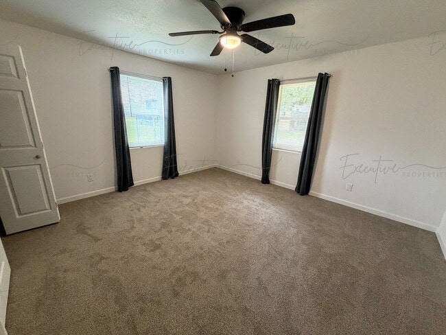 Building Photo - Available Now – Updated 3-Bed, 2-Bath Home in Iowa with Garage