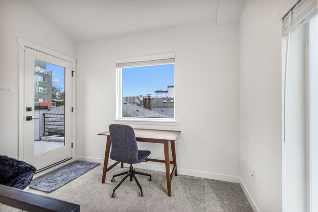 Building Photo - 5201 Brooklyn Ave NE