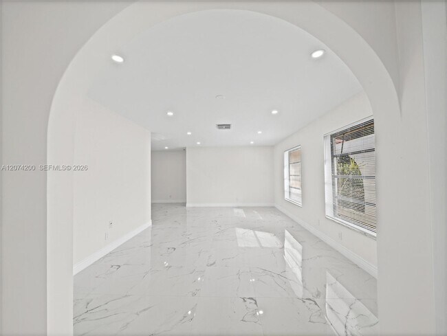 Building Photo - 10251 NW 39th Ct