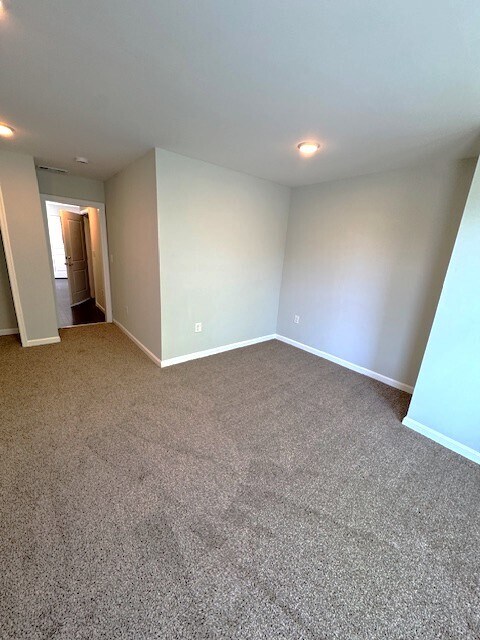 Building Photo - 2402 Lakeview Ave