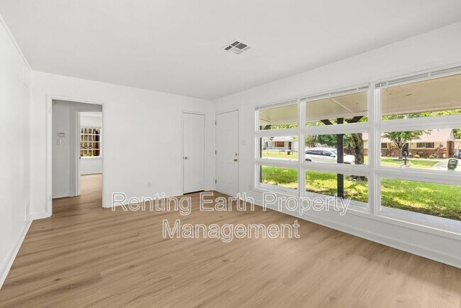 Building Photo - 4014 Chelsea Dr