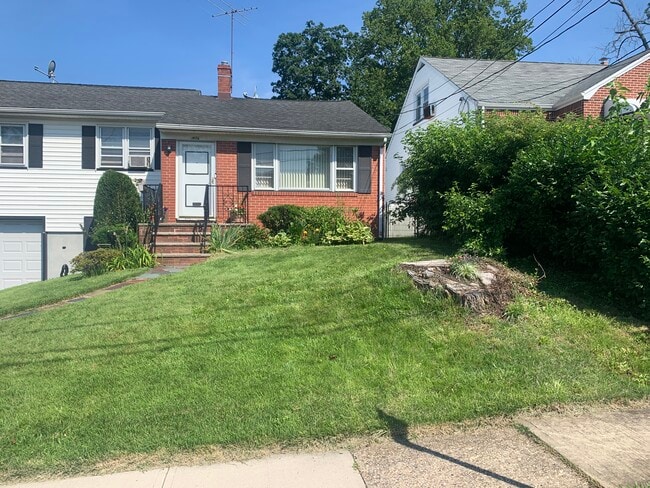 Building Photo - 1476 Orchard Terrace