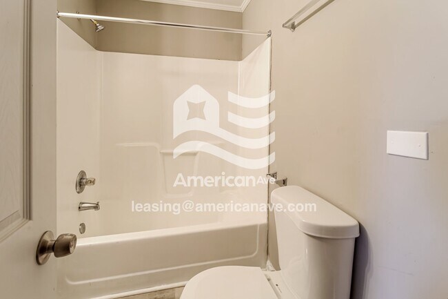 Building Photo - 1211 Laura Ave