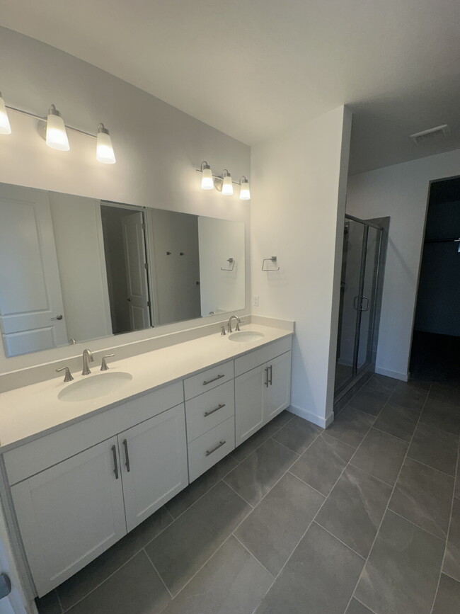 Building Photo - Brand New 4 Bed 3 Bath home!