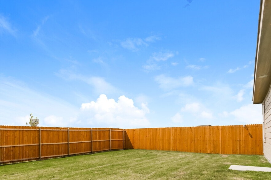 Building Photo - 1725 Crossbill St