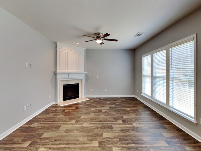 Building Photo - 755 Earlham Dr