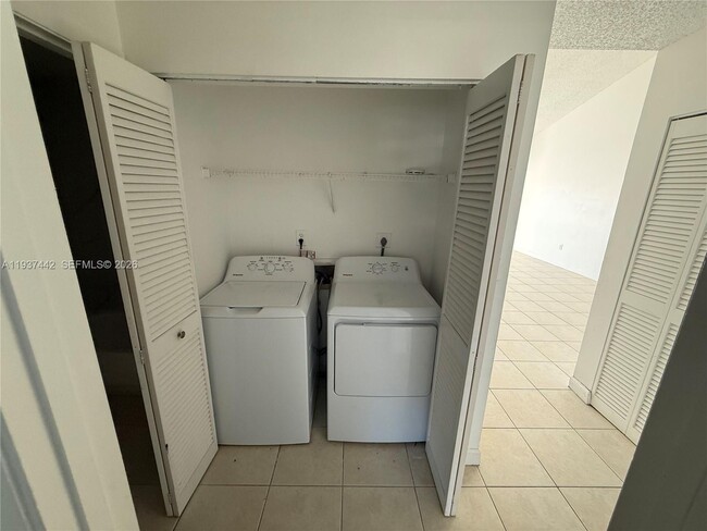 Building Photo - 625 SW 113th Way