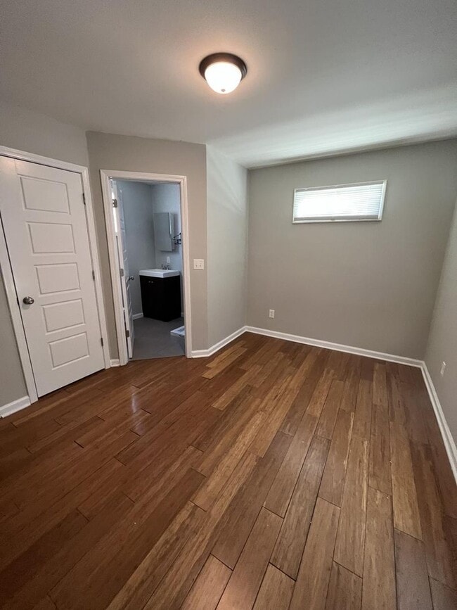 Building Photo - 624 N Upper St