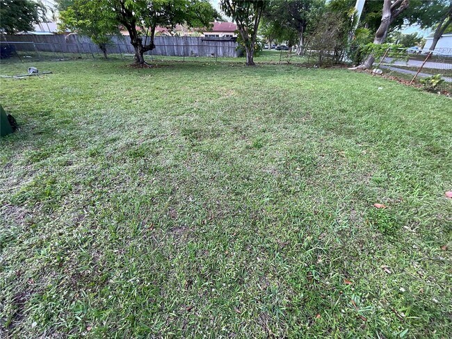 Building Photo - 661 NE 138th St