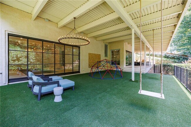 Building Photo - 3570 Knollwood Dr NW