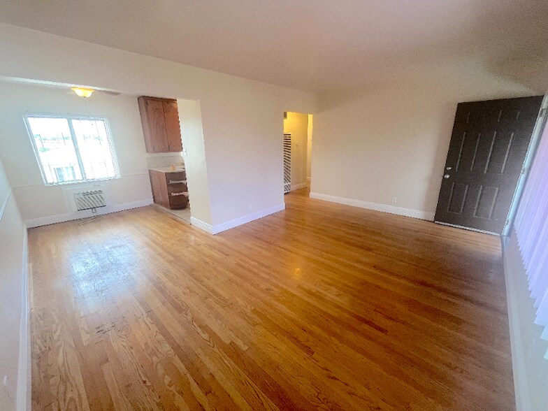 Building Photo - 515 W G St