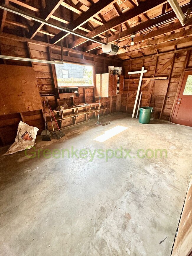 Building Photo - 3-Bedroom, 1.5-Bathroom House in Concordia...