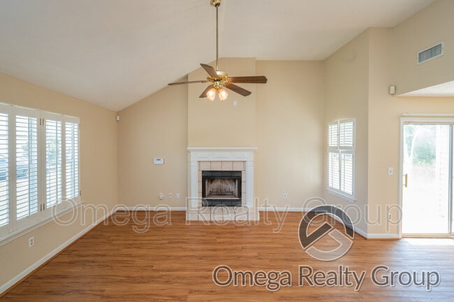 Building Photo - 900 Mister Dr