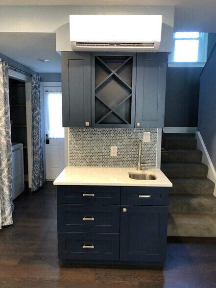 Building Photo - 1833 Thomas St