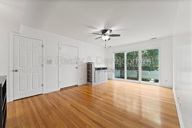 Building Photo - 6429 N Damen Ave