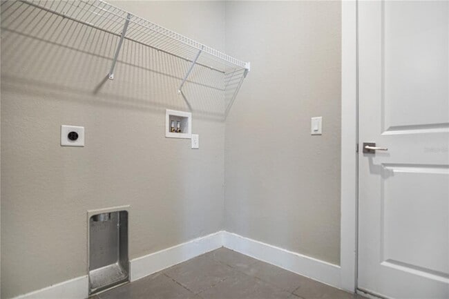 Building Photo - 210 Goldenrod Ln
