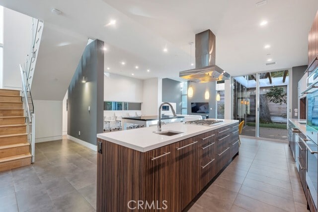 Building Photo - 16518 Moorpark St