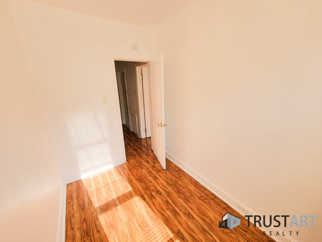 Building Photo - 3 Bedroom House in Belfield