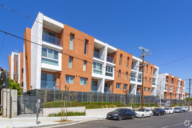 Building Photo - 1035 Figueroa Ter