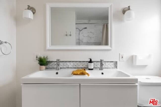 Building Photo - 428 N Alta Vista Blvd