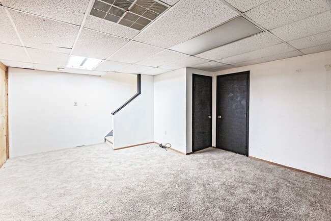 Building Photo - Renovated Townhome in Woodburne