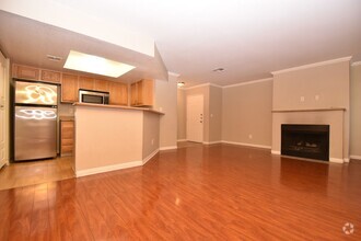 Building Photo - Charming 2 Bedroom, 2 Bath Condo in a Prim...