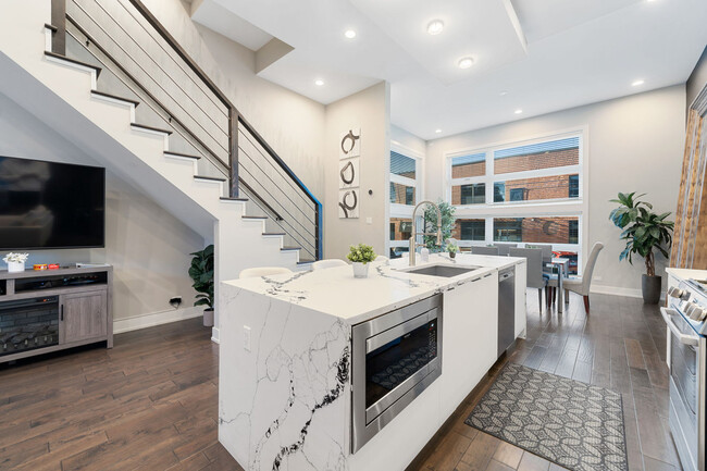 Building Photo - 2019 N Bingham St