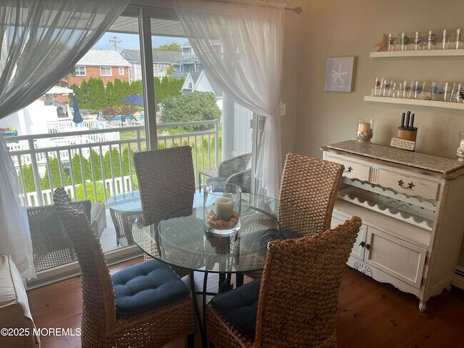 Building Photo - 100 3rd Ave