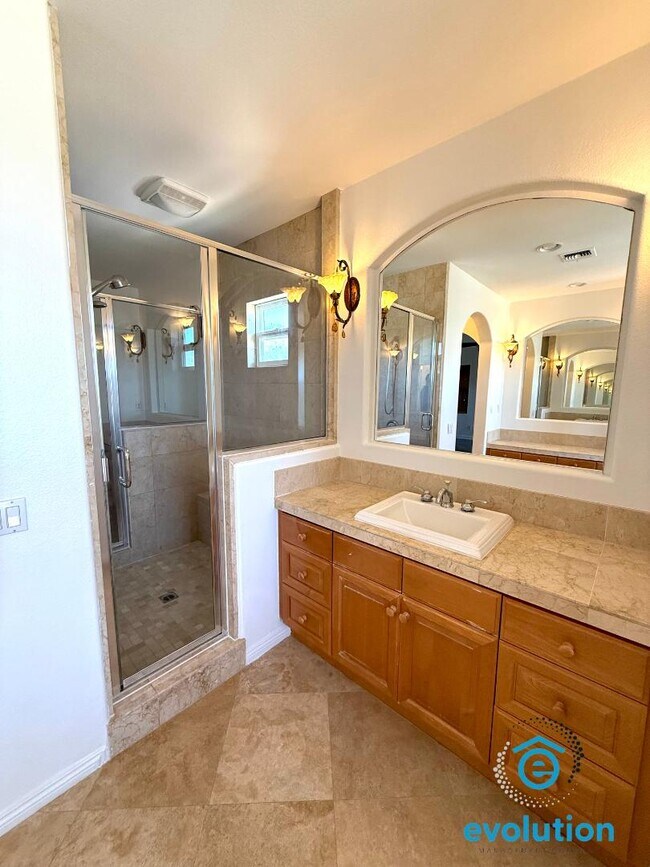 Building Photo - 2914 Carrillo Way