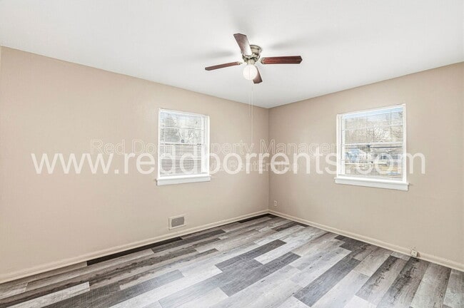 Building Photo - 3729 Kinnear Ave